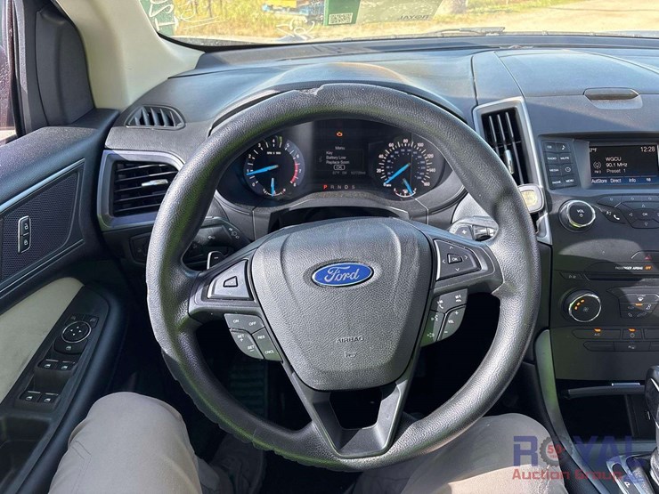 2016-ford-edge-image-10