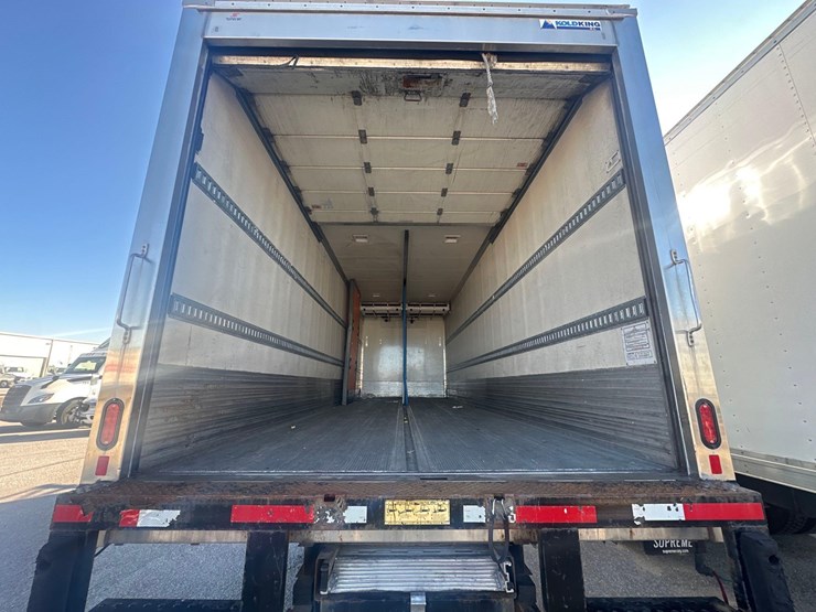 2020-freightliner-m2-106-image-9