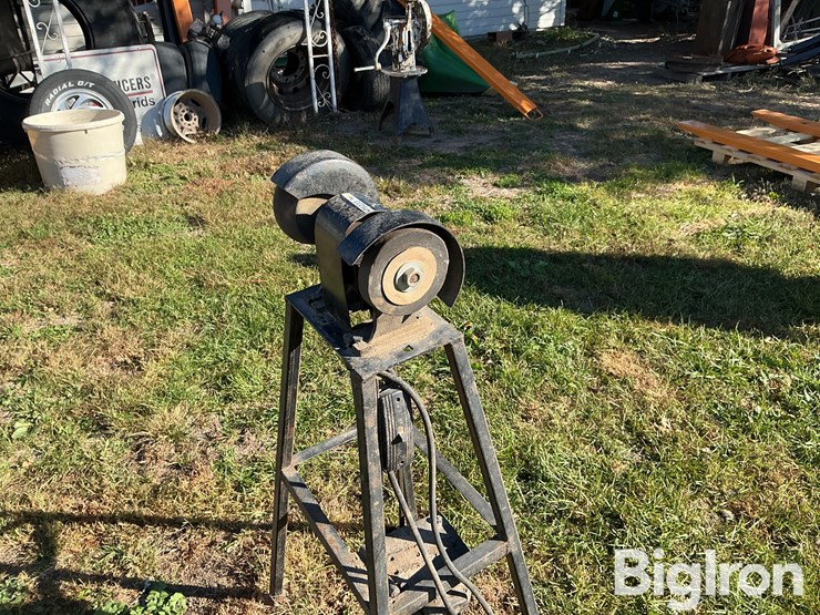 electric-grinder-on-stand-image-1