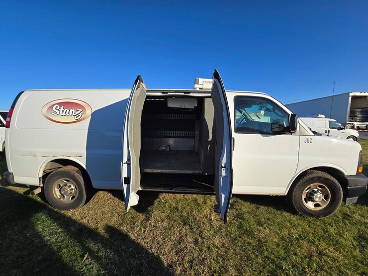 2017-chevrolet-express-g3500-image-9
