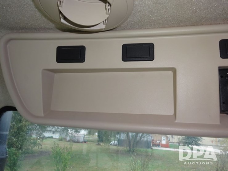 2018-john-deere-f4365-image-87