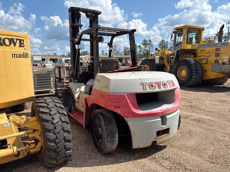 #2554-•-toyota-forklift-|-parts-or-repair-image-4