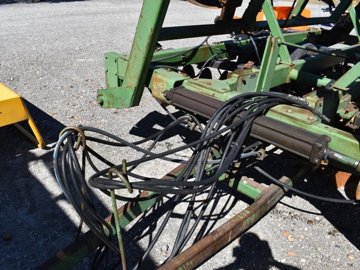 john-deere-235-image-7