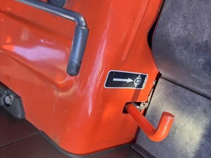 2019-kubota-m7060d-image-37