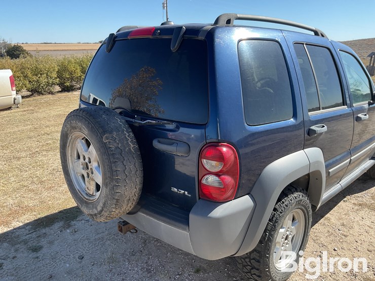 2005-jeep-liberty-sport-image-18