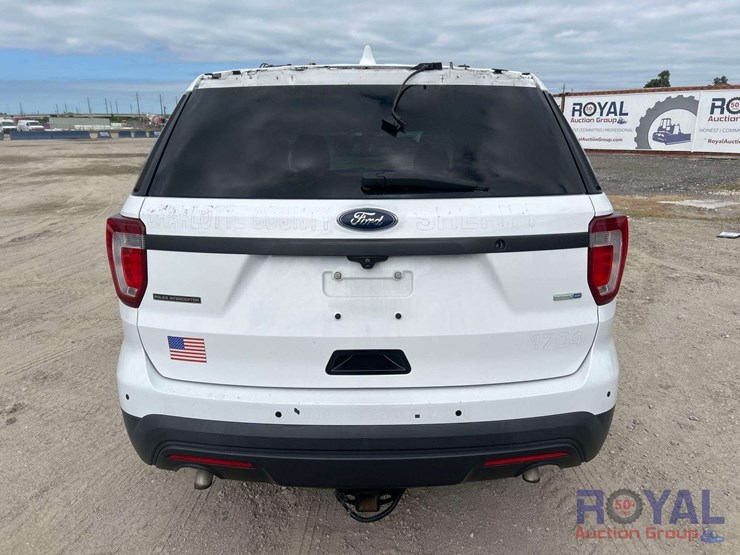 2017-ford-explorer-image-27