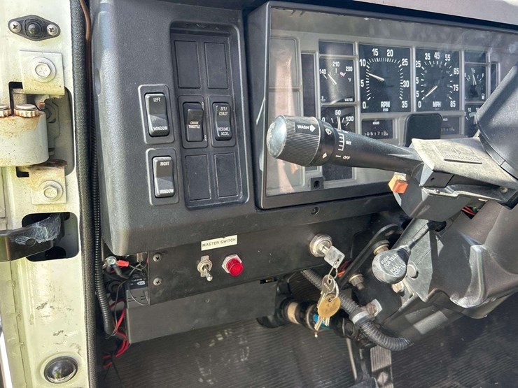 2002-international-4700-image-17