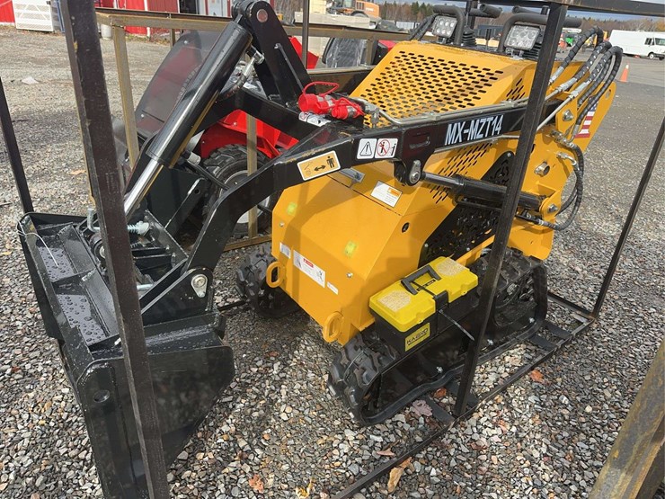 2025-agt-mx-mzt14-compact-track-loader-image-1