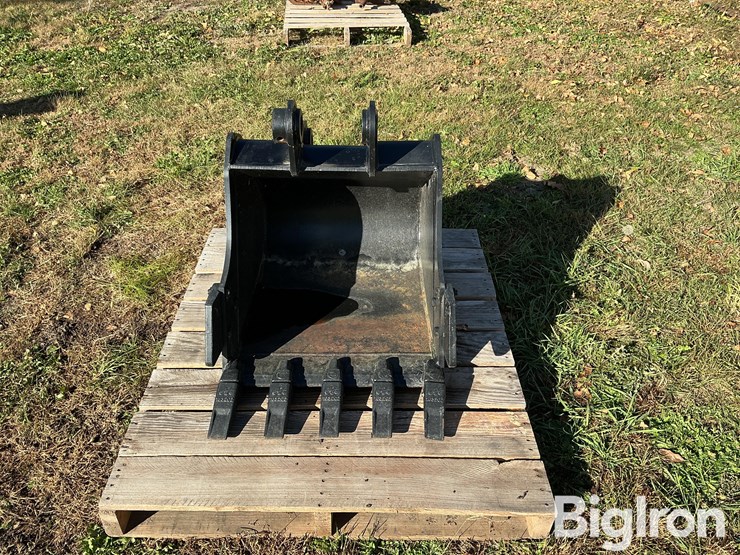 2023-landhero-cat305/306-mini-excavator-bucket-image-2