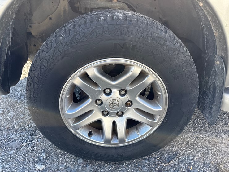 2004-toyota-sequoia-image-7