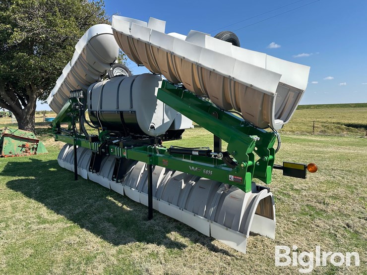 willmar-redball-642e-hooded-sprayer-image-13