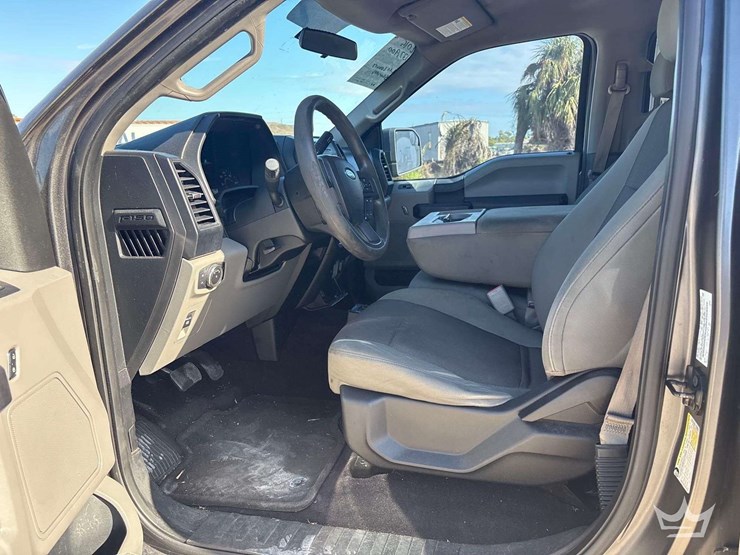 2015-ford-f-150-crew-cab-pickup-truck-image-10