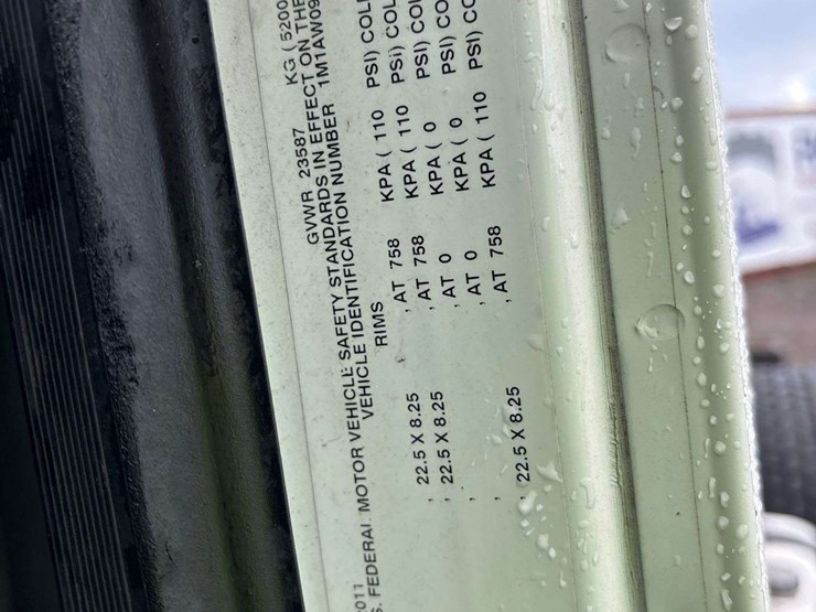 2012-mack-cxu613-day-cab-t/a-wet-kit-truck-tractor-image-25