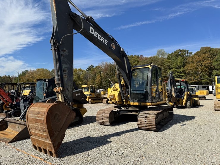 2012-deere-135d-image-1