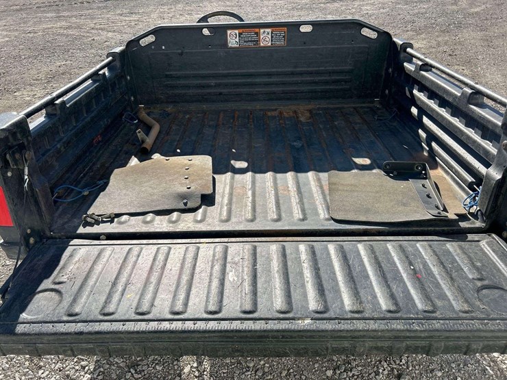 2016-john-deere-gator-image-10