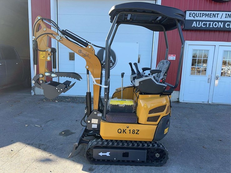 2025-agt-qk18z-mini-excavator-image-8