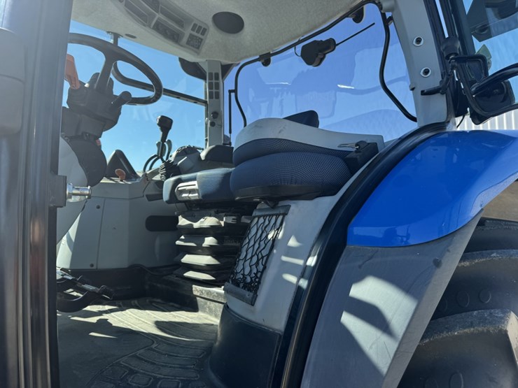 new-holland-155-image-5