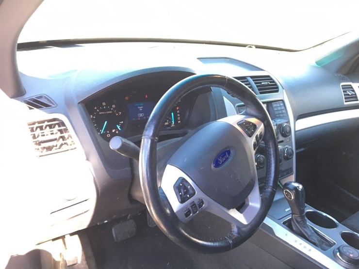 2013-ford-explorer-xlt-image-9