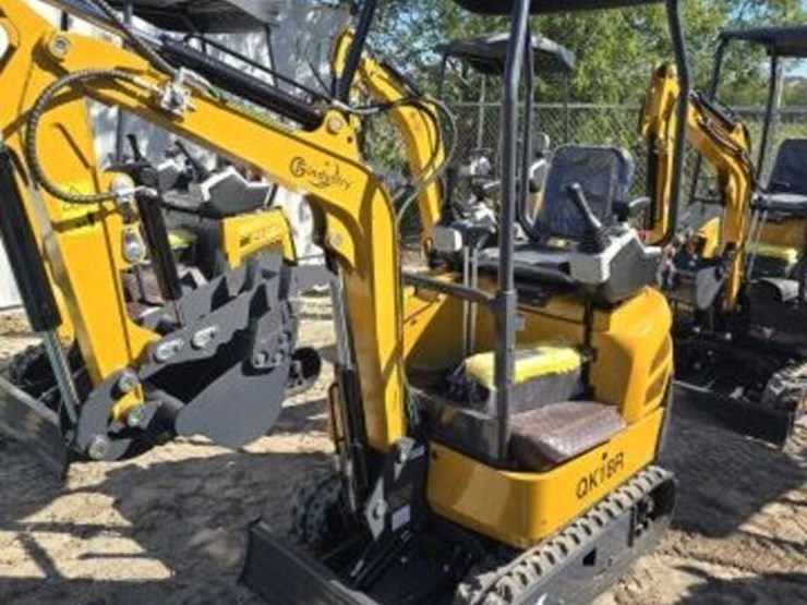 cfg-mini-excavator-qk18r-with-hydraulic-thumb-image-1