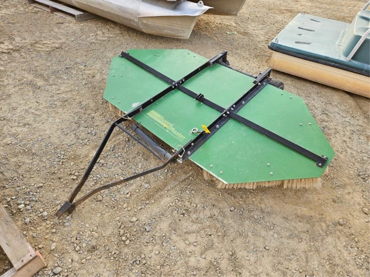 #3147-•-gandy-sweep-master-greens-brush-broom-image-1