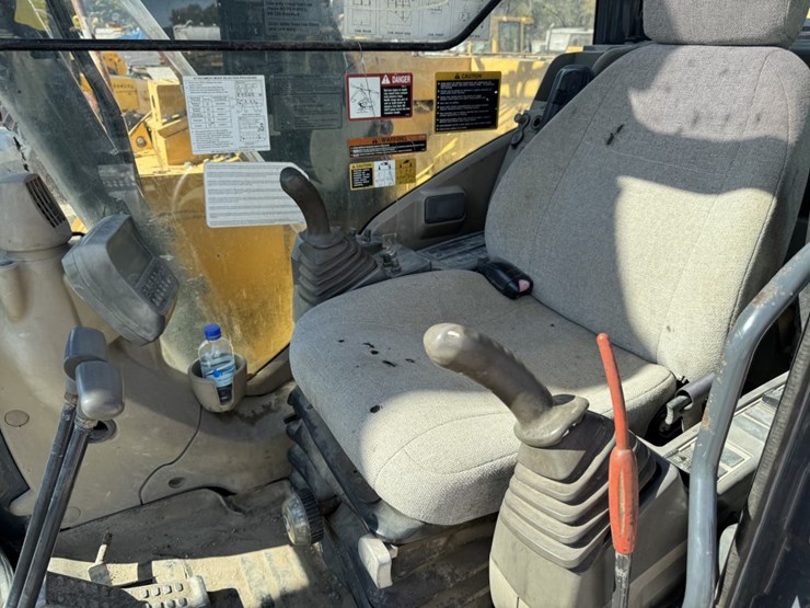 2012-deere-135d-image-6