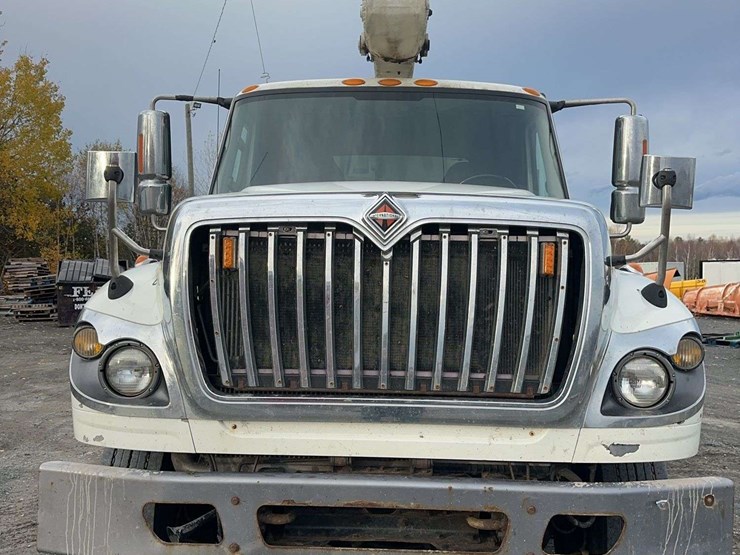 2012-international-7400-image-2