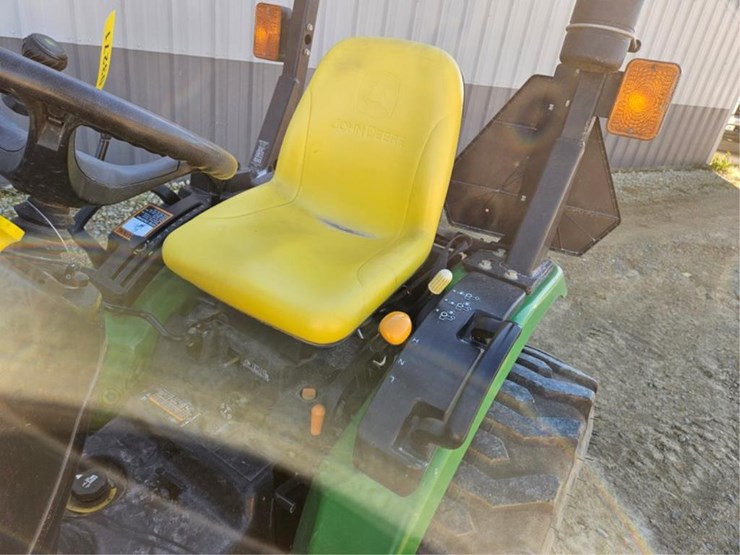 john-deere-2320-image-31