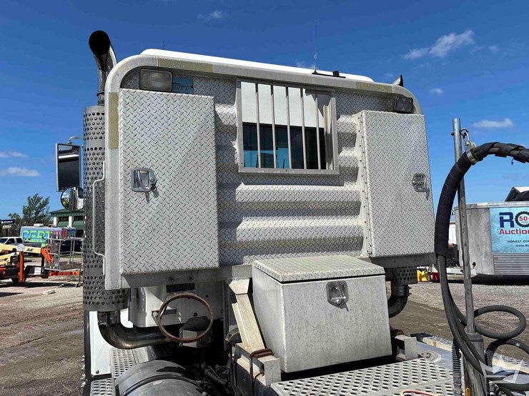 2007-kenworth-t800-image-19