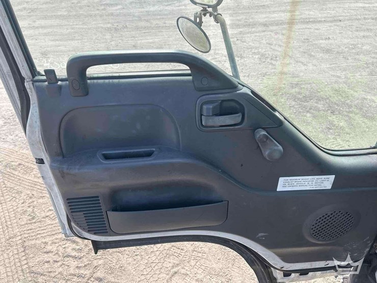 2002-isuzu-npr-image-10