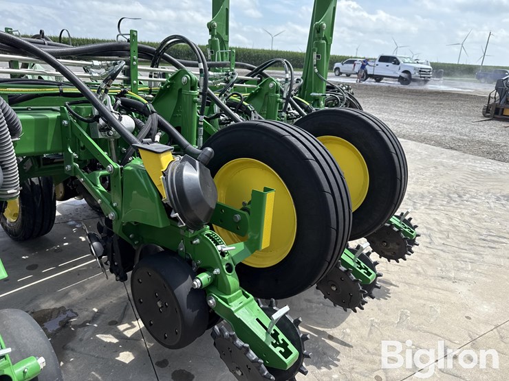 2022-john-deere-1775-image-19