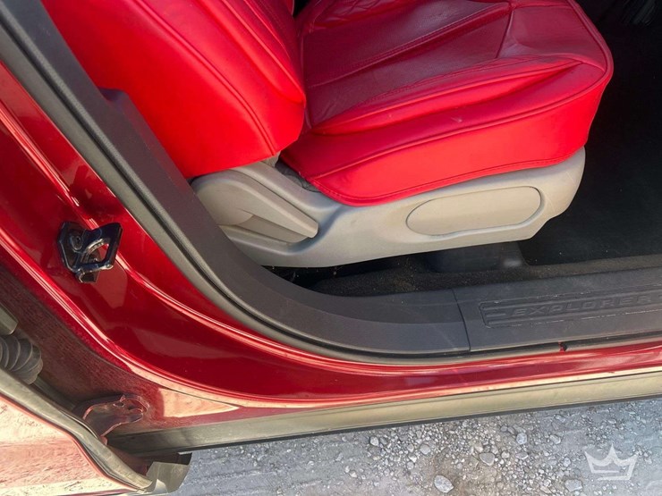 2014-ford-explorer-image-30