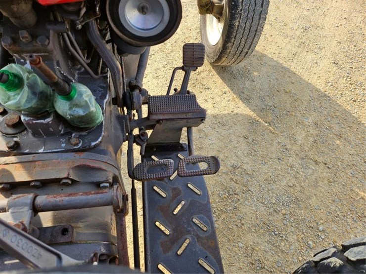 massey-ferguson-240-image-17