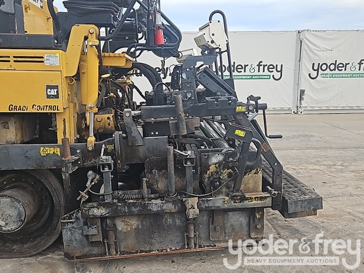 2012-caterpillar-ap-1055e-image-21