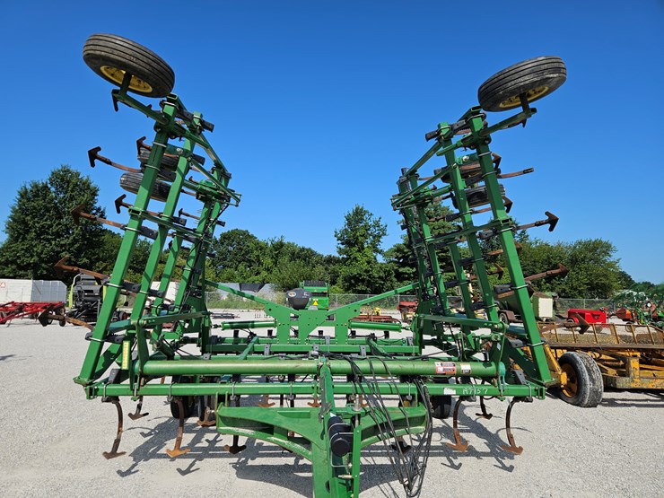 john-deere-2210-image-3