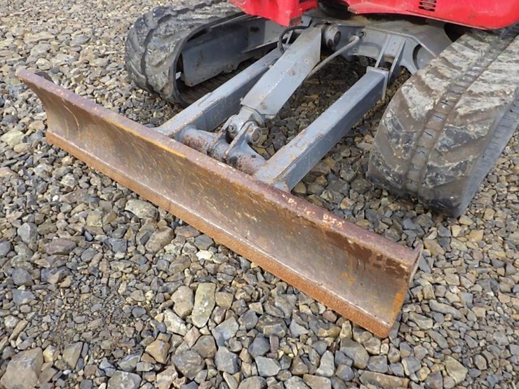 takeuchi-tb260-image-15