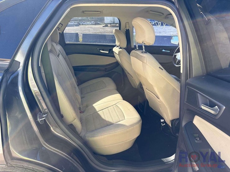 2016-ford-edge-image-17