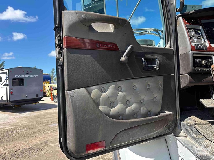 2007-kenworth-t800-image-27