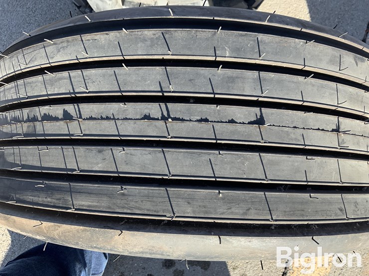 11l-15-implement-tires-image-12