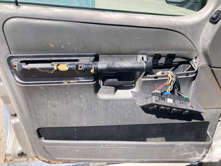 2004-ford-explorer-sport-trac-image-12