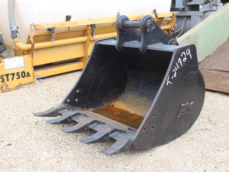 #2782-•-20-inch-digging-bucket-image-1