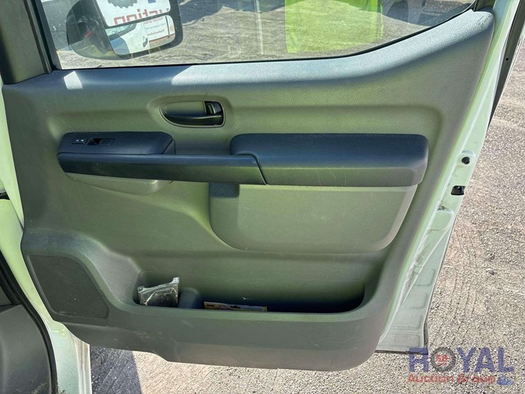 2021-nissan-nv2500hd-image-25