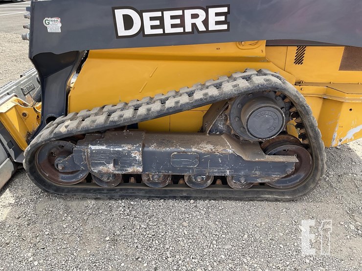 2015-deere-319e-image-13