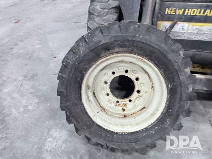 2011-new-holland-l218-image-14