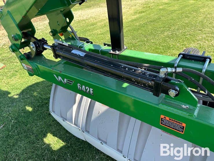 willmar-redball-642e-hooded-sprayer-image-18