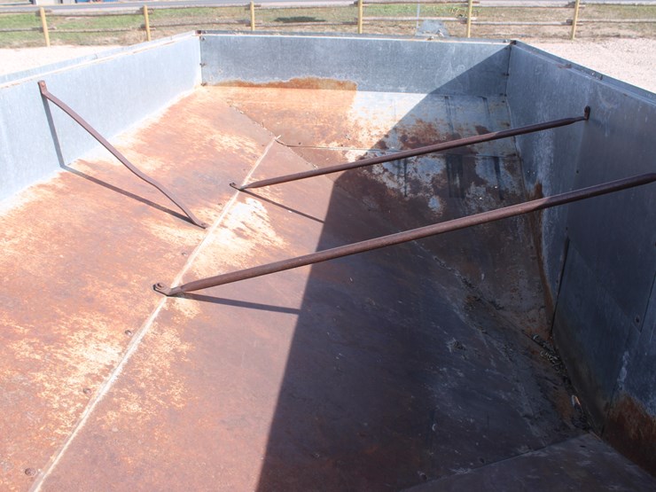 new-holland-180-image-11