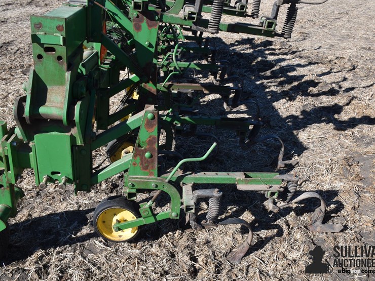 john-deere-845-image-11
