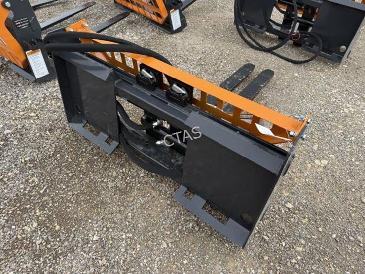 #122-•-heavy-duty-hydraulic-skid-steer-48"-forks-&-frame-image-2