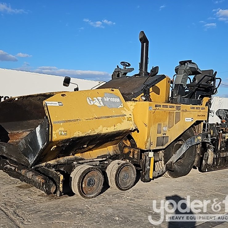 2017 CATERPILLAR AP-1000F
