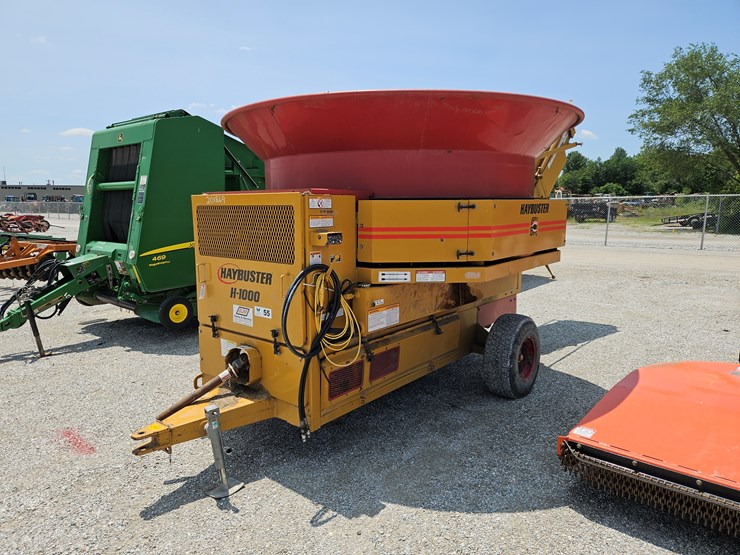 2012-haybuster-h1000-image-16