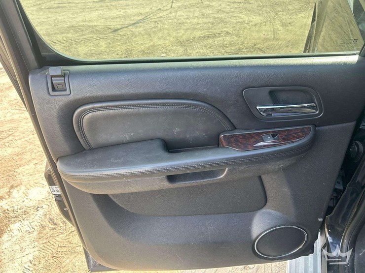 2011-gmc-yukon-xl-denali-image-21